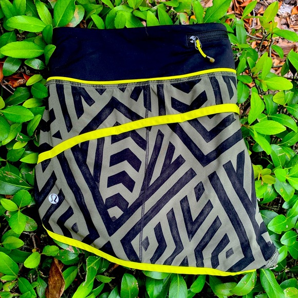 lululemon athletica Pants - Lululemon Chevron shuffle speeds. Sz 10.